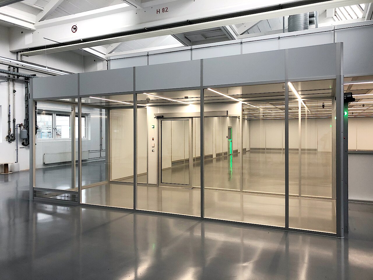 Cleanroom for surface manufacturing, ISO 7