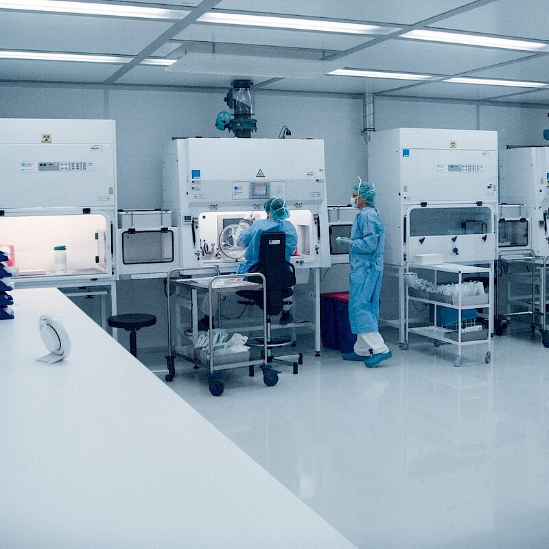 Salle blanche pour laboratoire de préparations cytostatiques, GMP A dans D