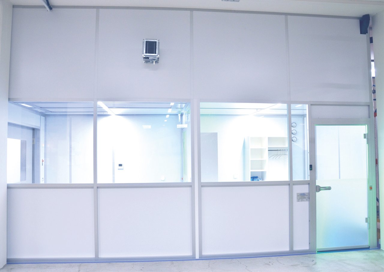 Cleanroom sampling booth for cosmetics, GMP D